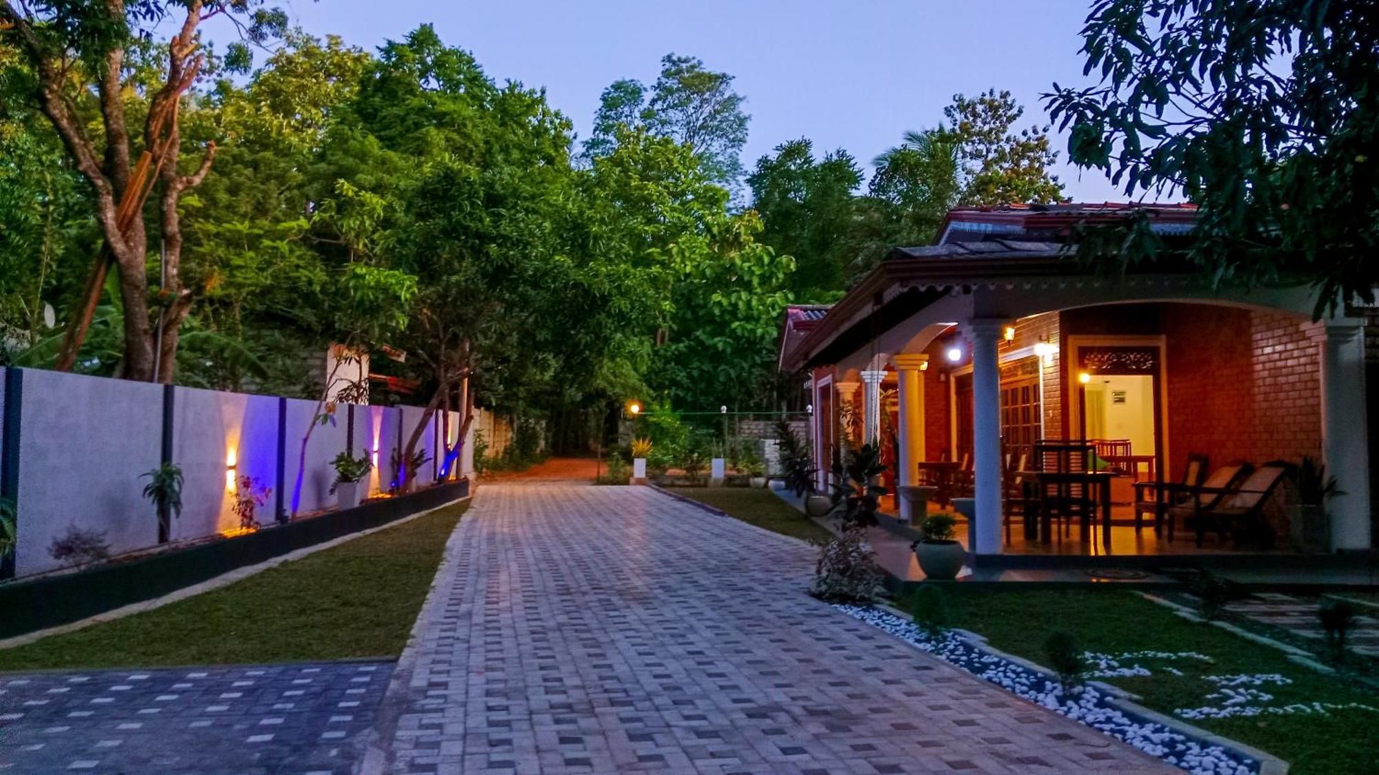 Отель Sigiri Thilanka Rest Сигирия Экстерьер фото